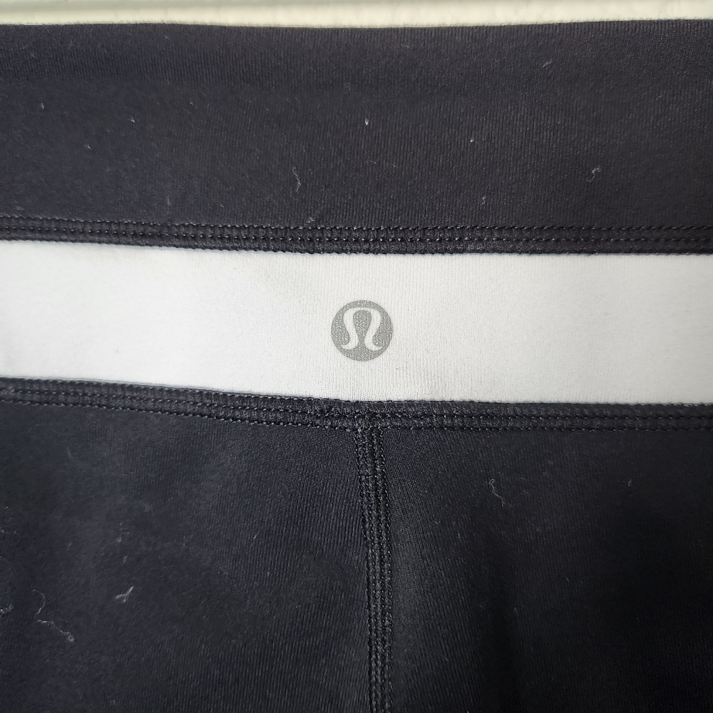 Women's Lululemon Black Yoga Pant Flare Leg Size 8 - Picture 3 of 4